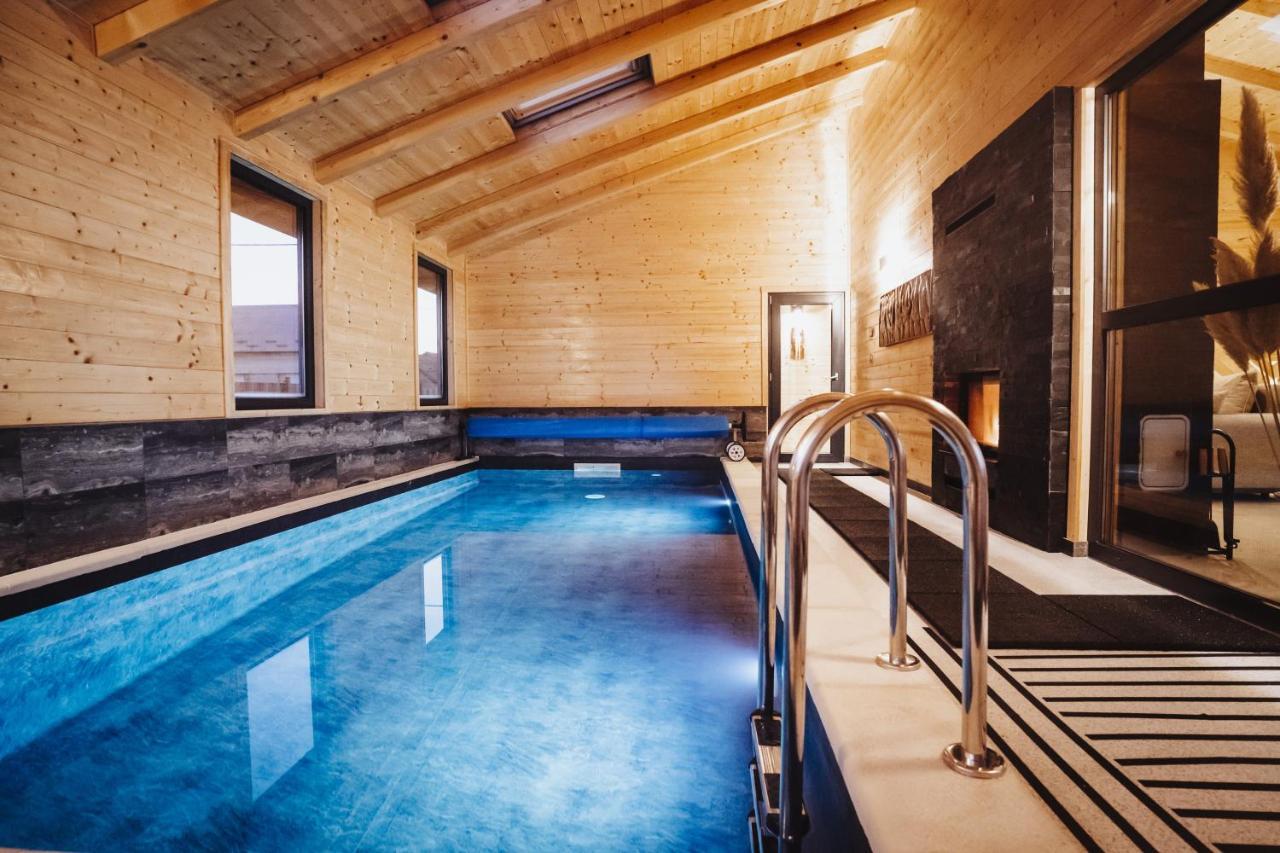 Holiday Home Nightswim Inn Vrbovec Esterno foto