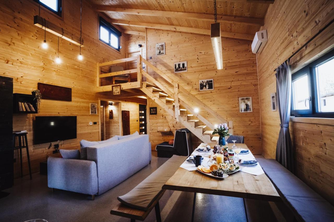 Holiday Home Nightswim Inn Vrbovec Esterno foto