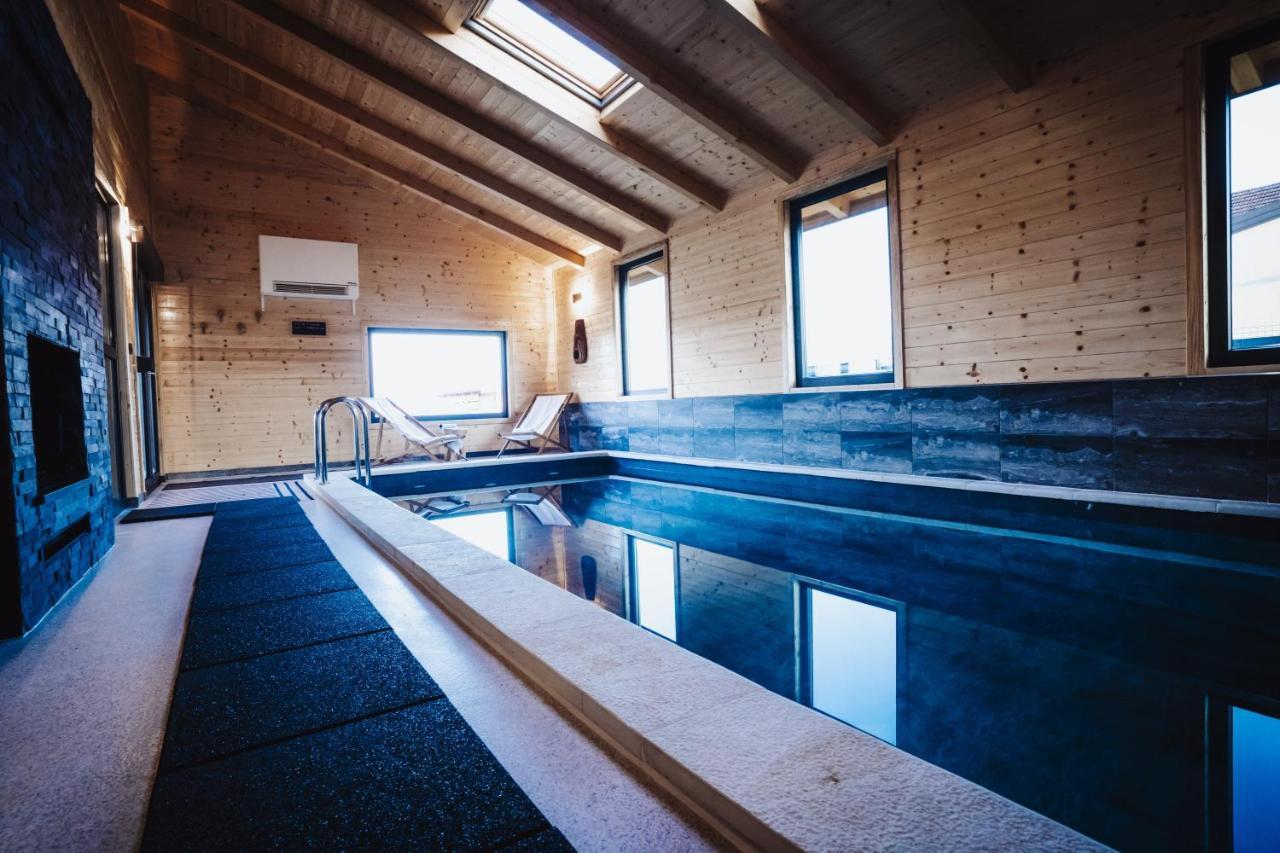Holiday Home Nightswim Inn Vrbovec Esterno foto