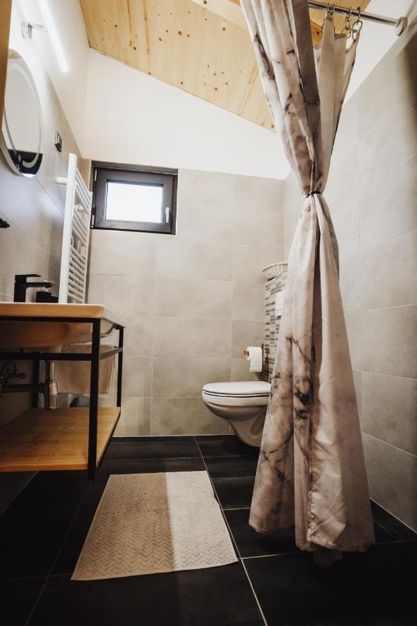 Holiday Home Nightswim Inn Vrbovec Esterno foto