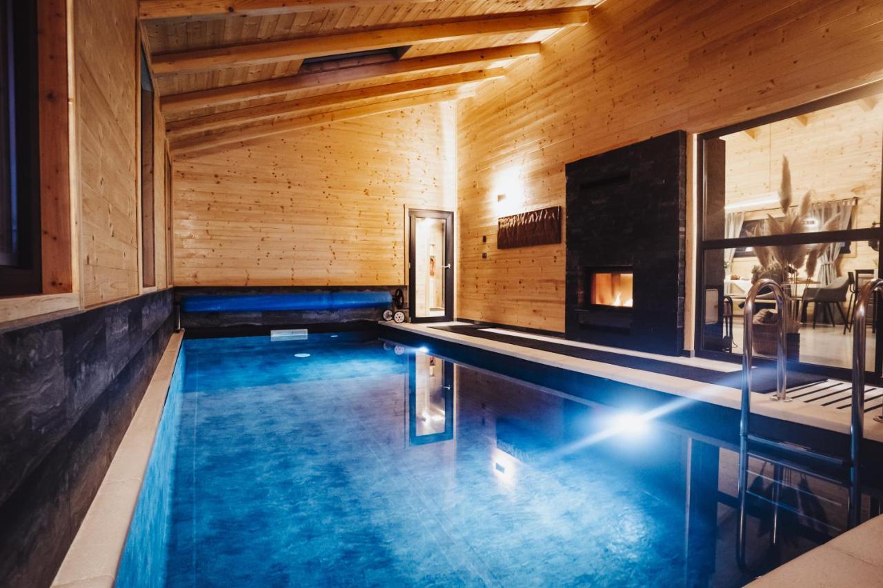 Holiday Home Nightswim Inn Vrbovec Esterno foto